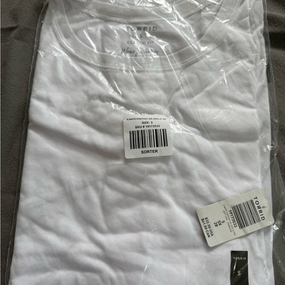 Torrid White Short Sleeve Tee